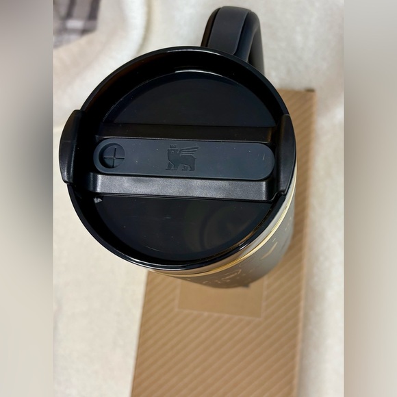 Customized Snoopy Stanley Quencher H2.0 FlowState 40 oz - Black & Gold - Picture 4 of 9